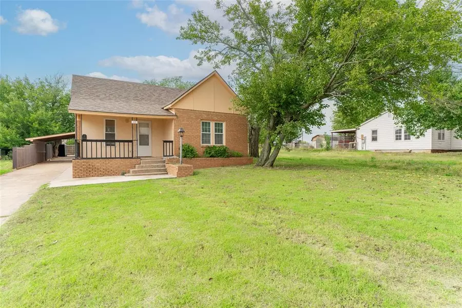 418 S 17th ST, Clinton, OK 73601