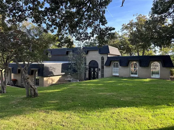 8028 Golden Oaks RD, Oklahoma City, OK 73127