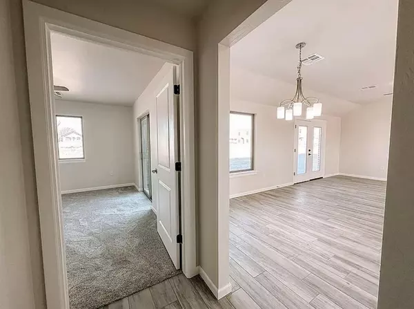 Hinton, OK 73047,210 S Noble AVE