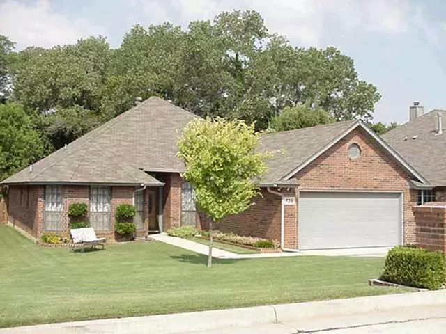 725 Hunters RUN, Midwest City, OK 73130