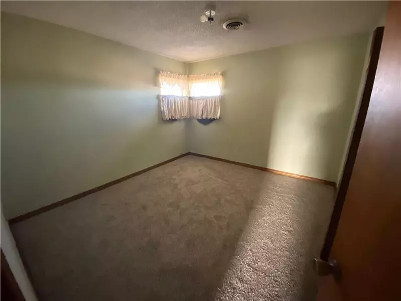 103 Trimble AVE, Lone Wolf, OK 73655