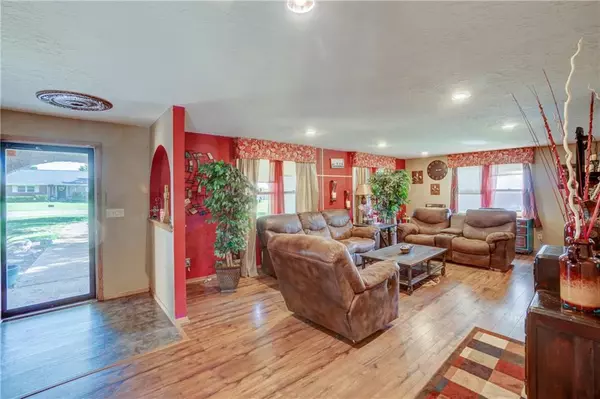 1400 W C, Elk City, OK 73644