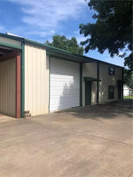 3956 Lazie LN, Kingston, OK 73439