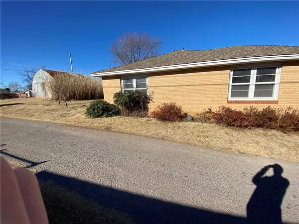 413 N 4th ST, Weatherford, OK 73096