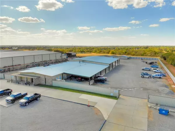 213 S Sunnylane LN, Moore, OK 73160
