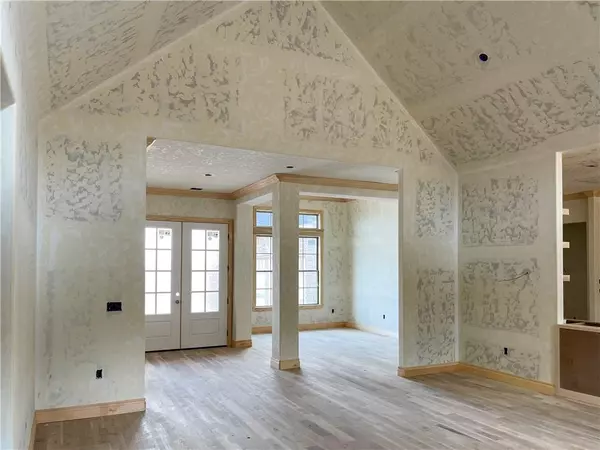 8101 Grass Creek DR, Edmond, OK 73034