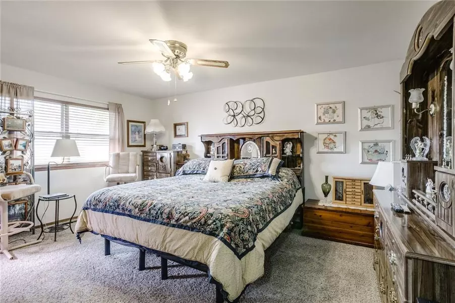 1104 Live Oak DR, Midwest City, OK 73110