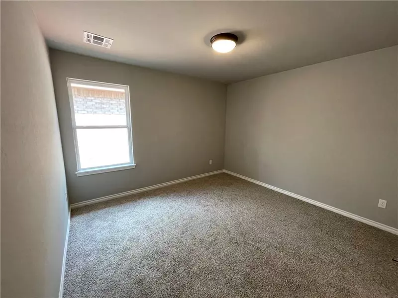 10112 NW 139th TER, Yukon, OK 73099