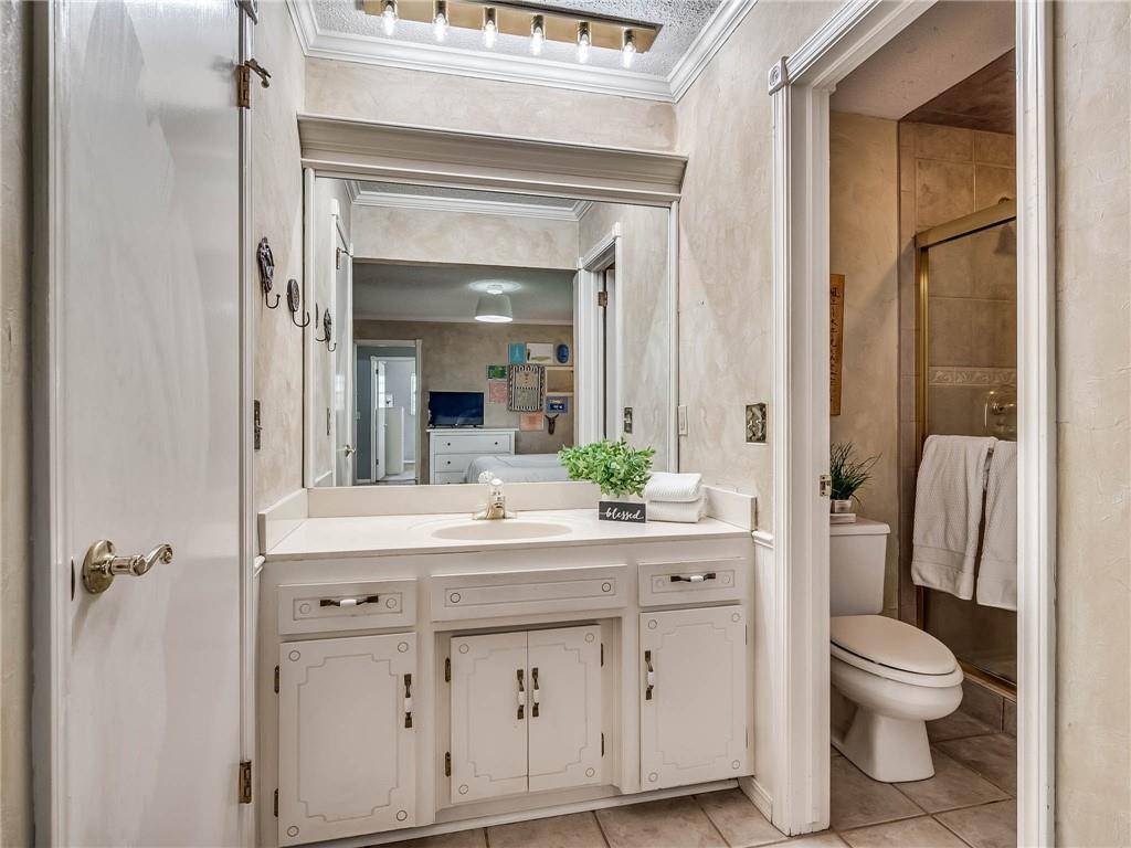 1300 Briarwood DR, Edmond, OK 73034