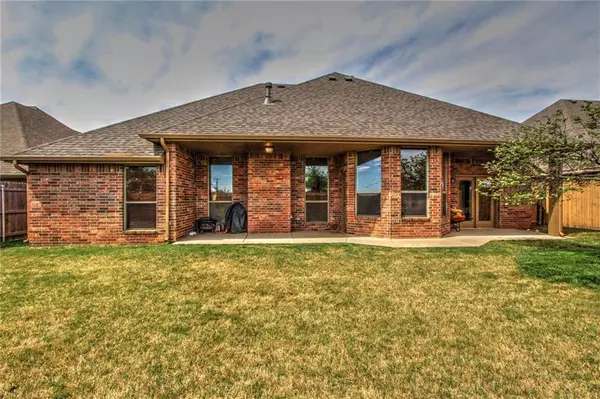 9020 NW 79th TER, Yukon, OK 73099