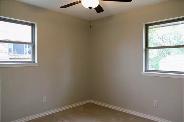 1028 NW 23rd ST, Moore, OK 73160