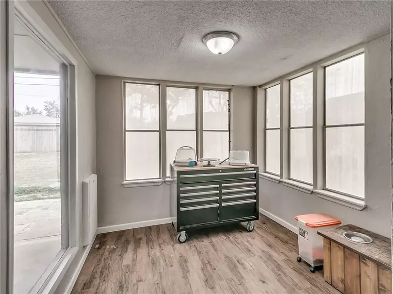 8216 NW 39th ST, Bethany, OK 73008