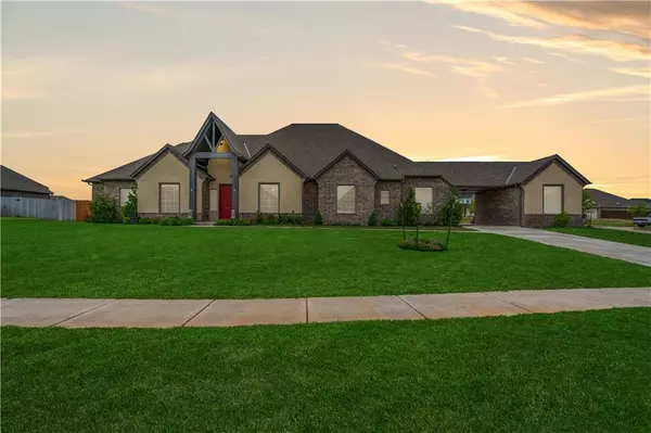 9901 Eastblake PL, Yukon, OK 73099