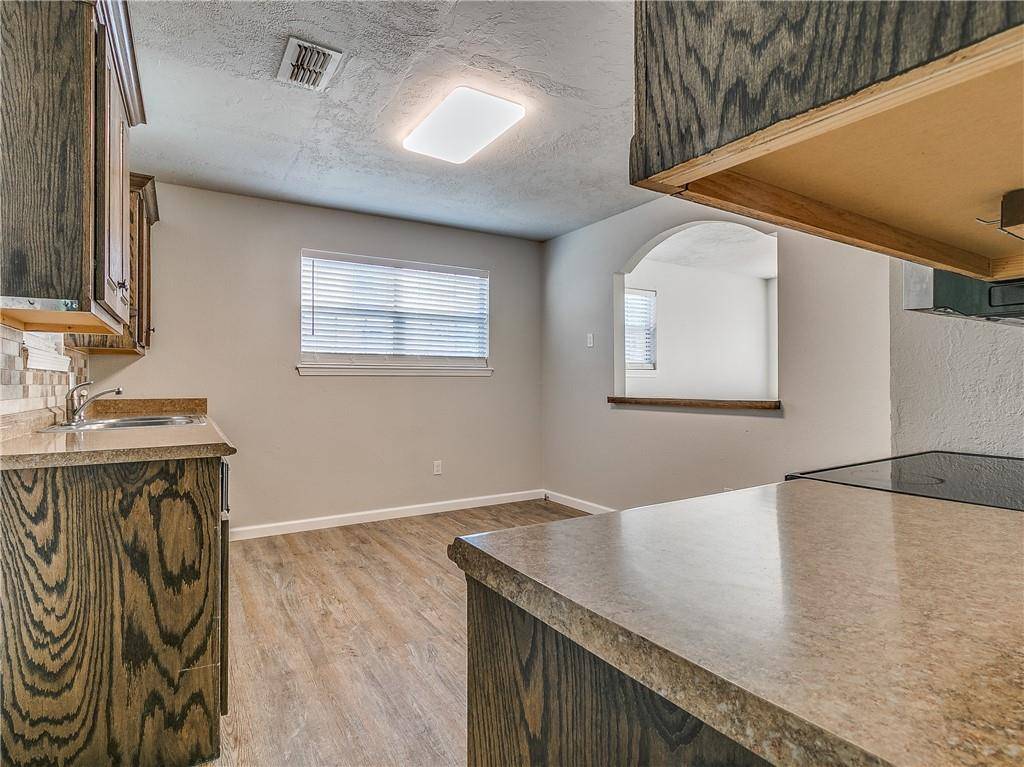 217 S Oak ST, Guthrie, OK 73044