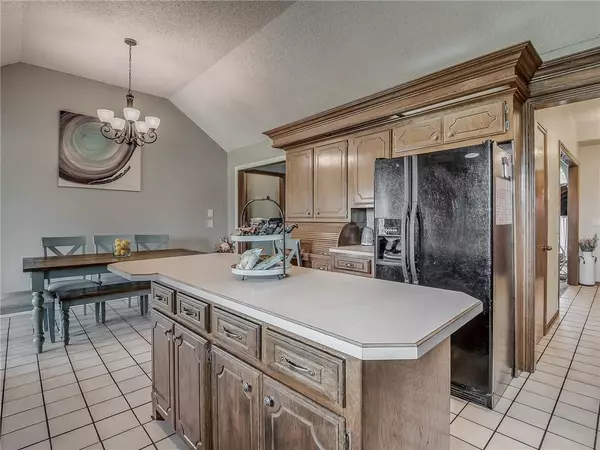 224 E Olympic DR, Yukon, OK 73099