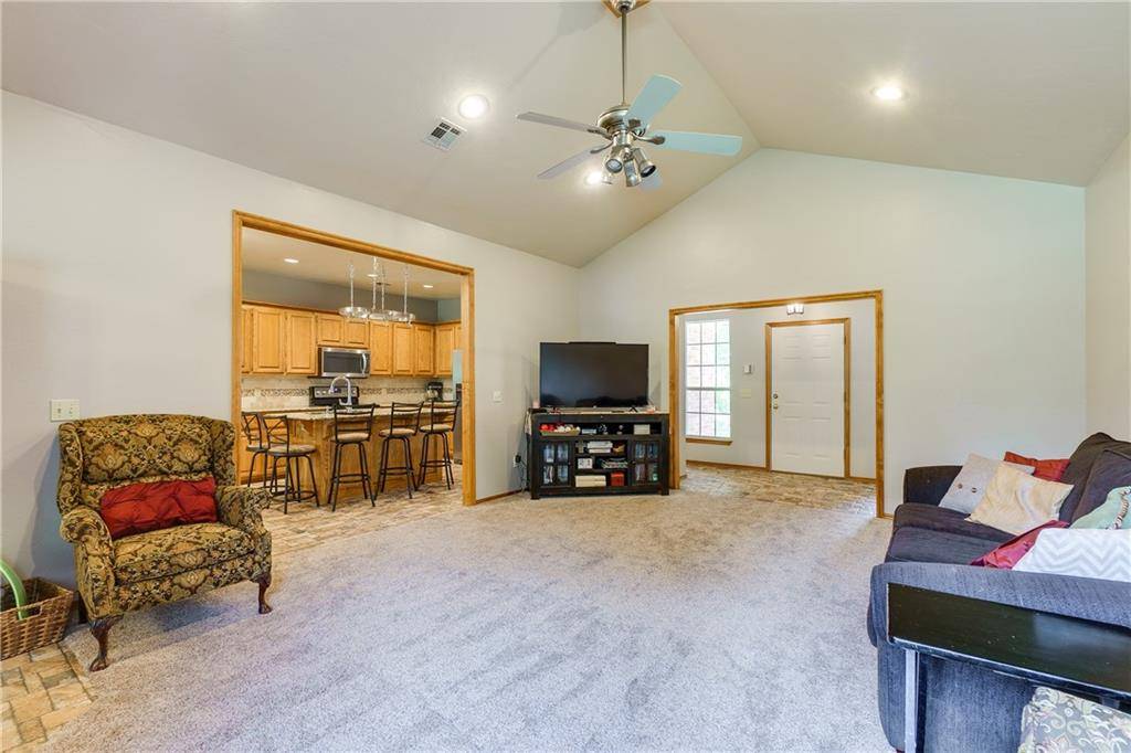 9650 Trailswest RD, Guthrie, OK 73044