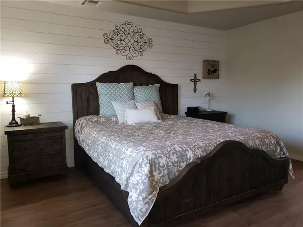 757 County Street 2966, Tuttle, OK 73089