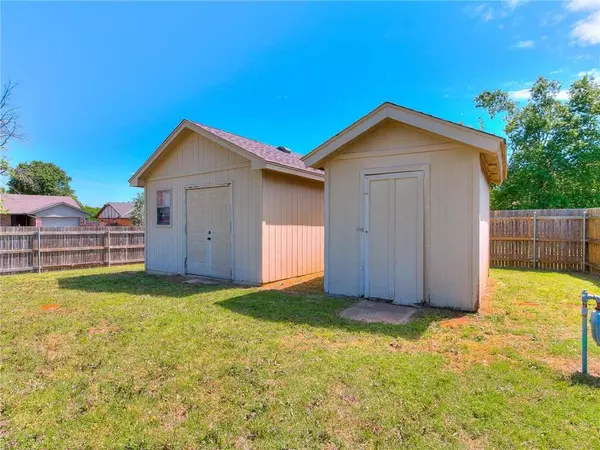 500 Harvest Hills RD, Harrah, OK 73157