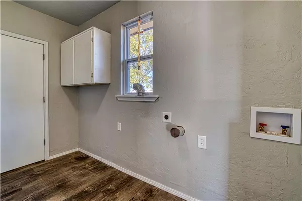 911 E 14th ST, Cordell, OK 73632