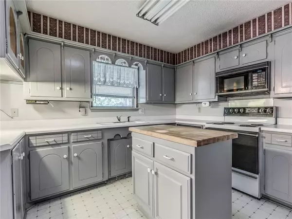 11808 Hastings AVE, Yukon, OK 73099