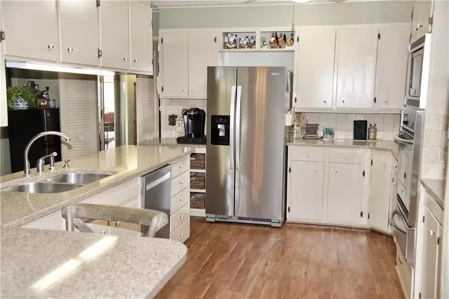 902 E Cedar AVE, Weatherford, OK 73096