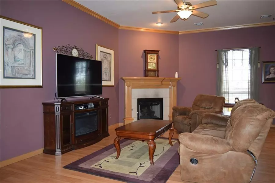 190 Woodlands DR, Harrah, OK 73045