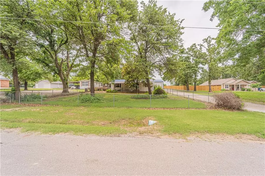 20165 W Oak ST, Harrah, OK 73045