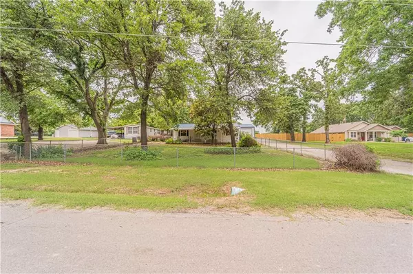 20165 W Oak ST, Harrah, OK 73045