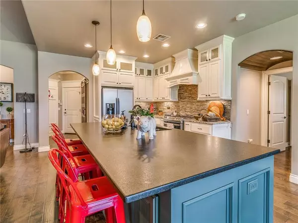 9904 Eastblake Landing RD, Yukon, OK 73099