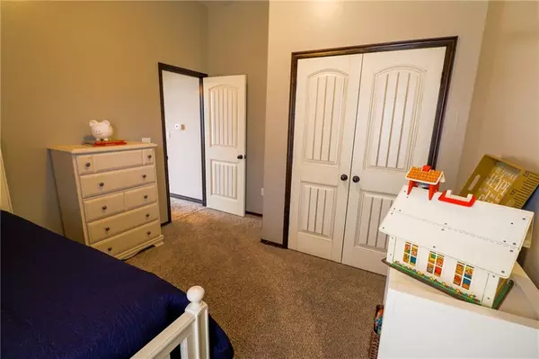 10717 SW 35th ST, Yukon, OK 73099