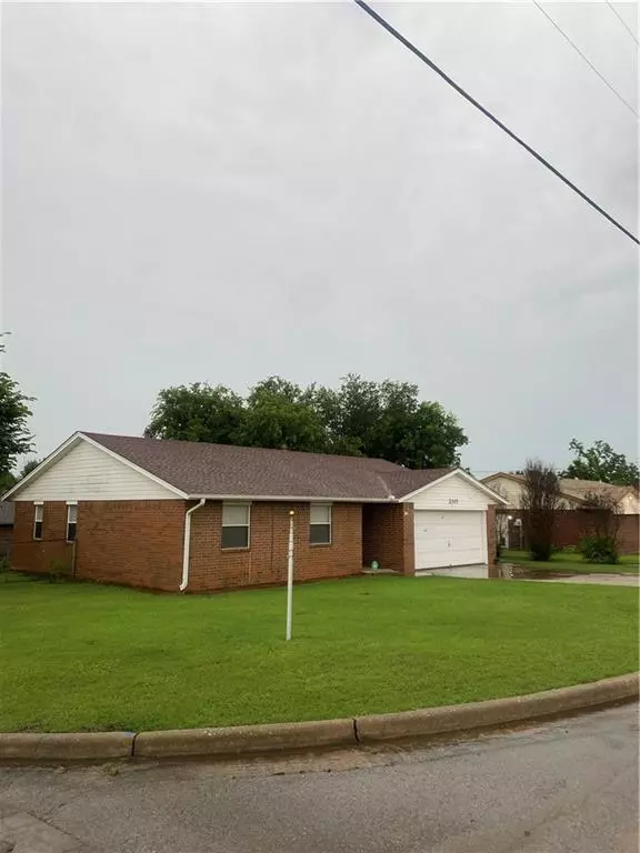 2307 Ellis DR, Shawnee, OK 74804