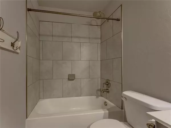 1687 Lexington CT, Newcastle, OK 73065