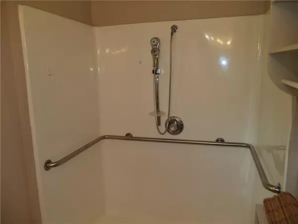 1706 N Market AVE, Shawnee, OK 74804