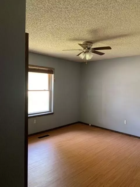 1900 Pine Oak DR, Edmond, OK 73013