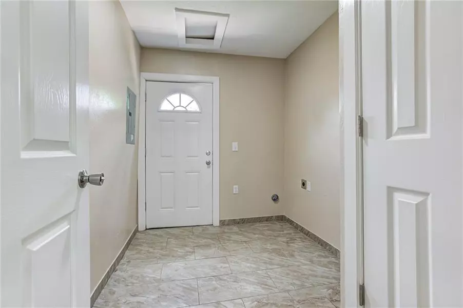 5431 NW 41st ST, Warr Acres, OK 73122