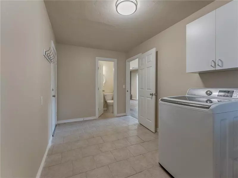 3022 Berkshire WAY, The Village, OK 73120