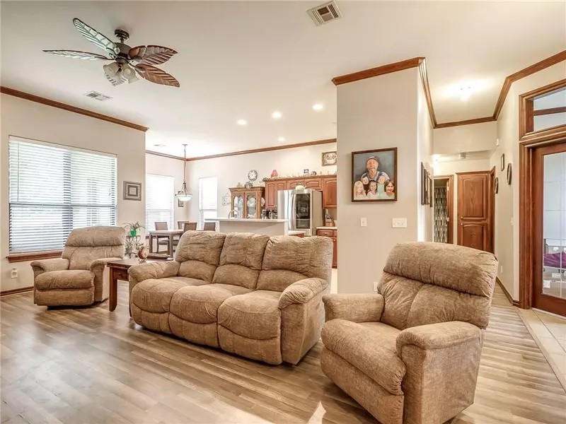 800 Lakeside DR, Noble, OK 73068