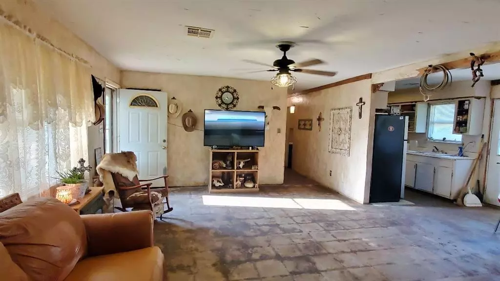 505 N Seminole ST, Asher, OK 74826