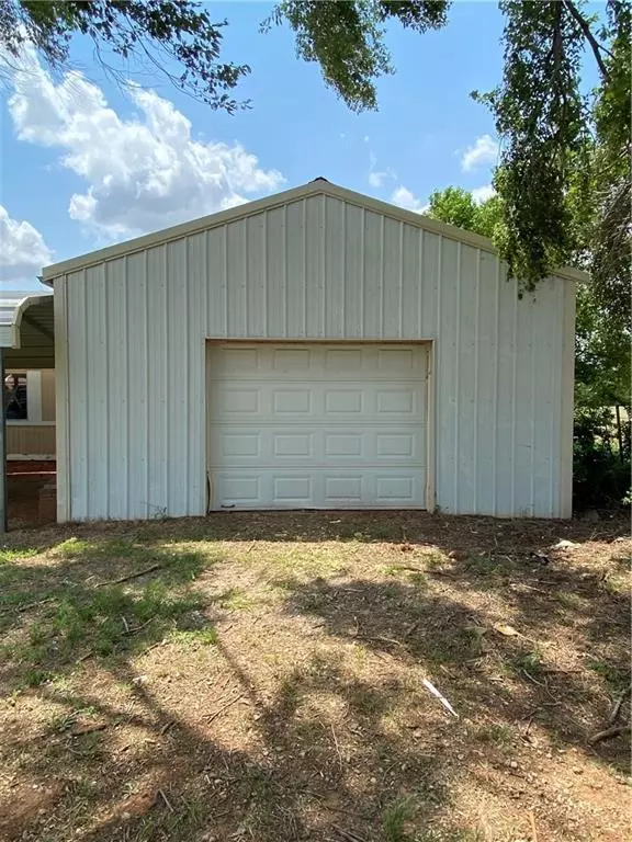 702 W Noble, Orlando, OK 73073