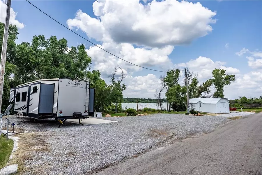 1000 N Woodall LN, Fort Cobb, OK 73038