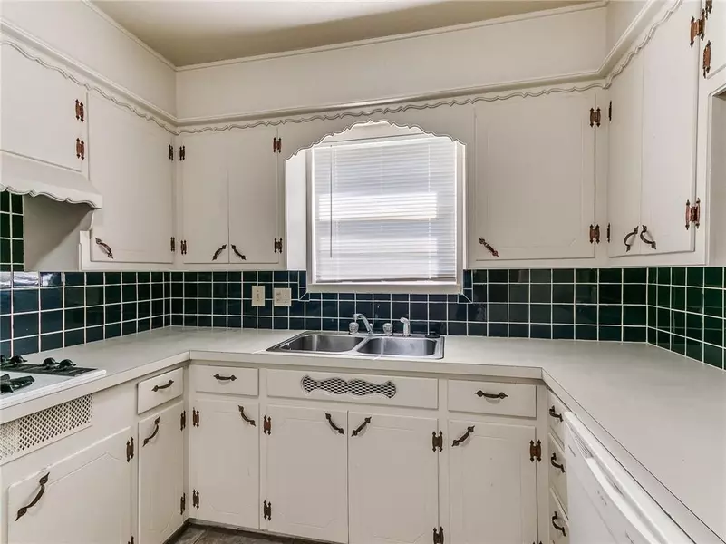 4702 N College AVE, Bethany, OK 73008