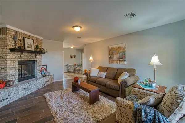 2020 W 7th PL, Elk City, OK 73644