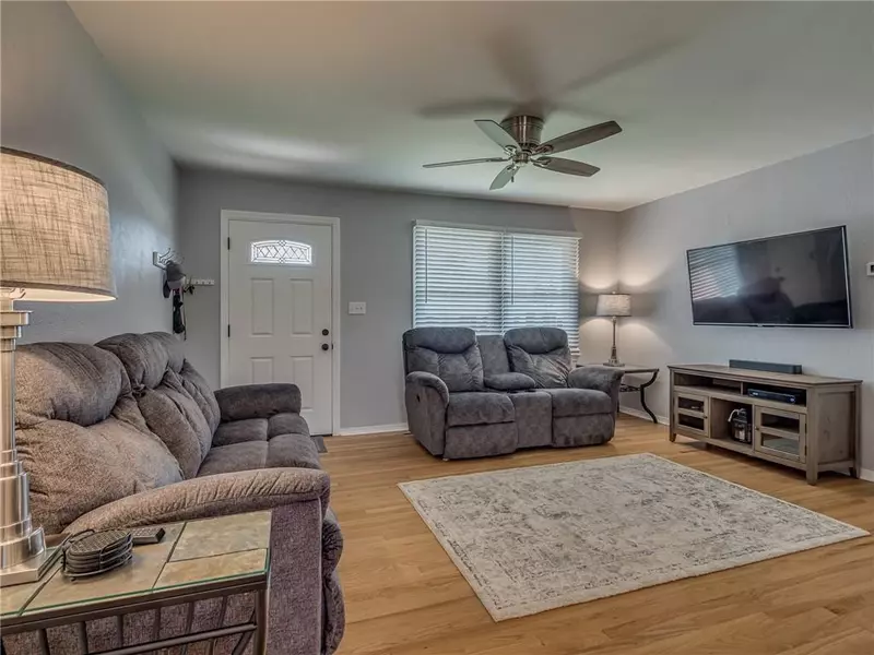 4605 N Stanley AVE, Warr Acres, OK 73122