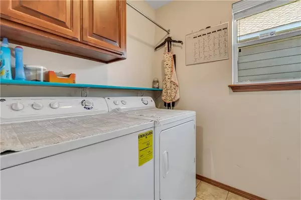 309 Ridgecrest DR, Elk City, OK 73644