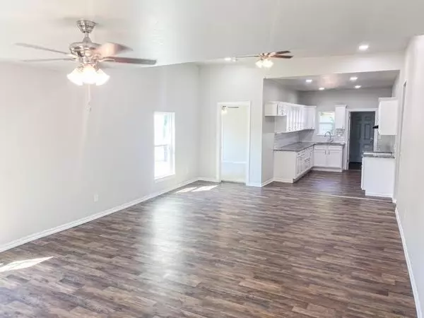 708 E Cleveland AVE, Guthrie, OK 73044