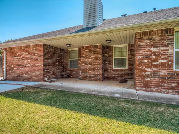 1211 Douglas CIR, Noble, OK 73068