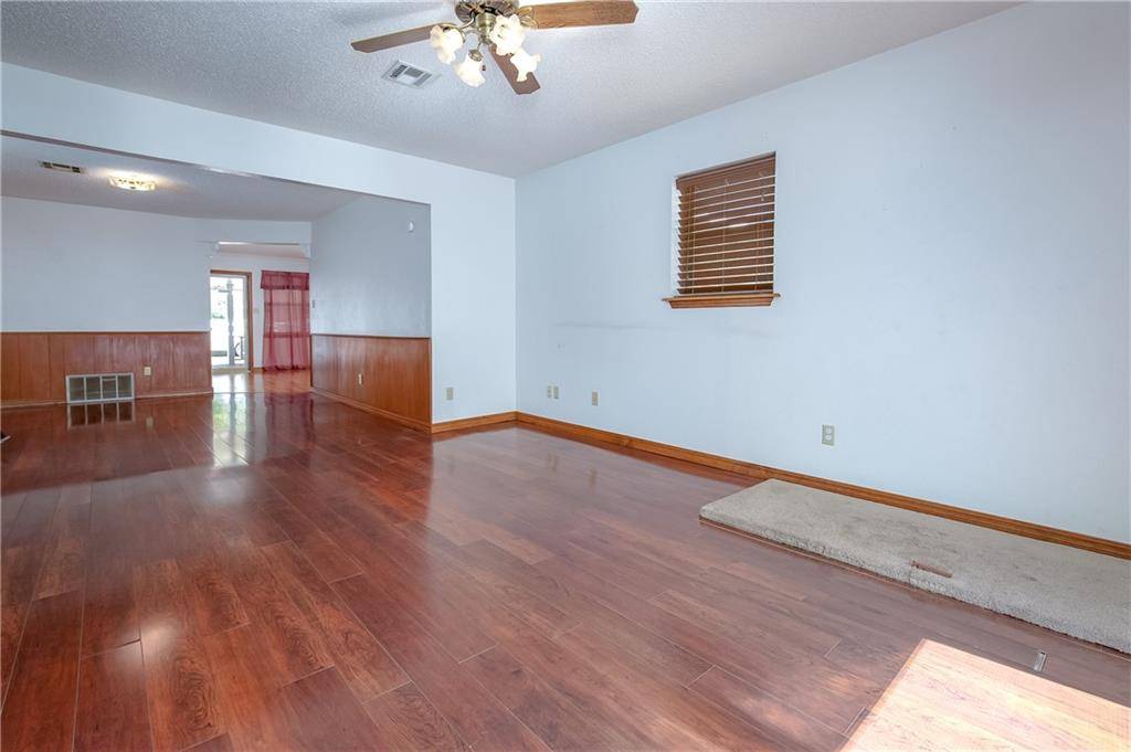 1526 Canterbury ST, Norman, OK 73069