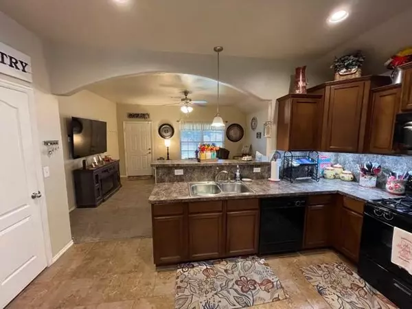 8108 Erryn LN, Oklahoma City, OK 73135