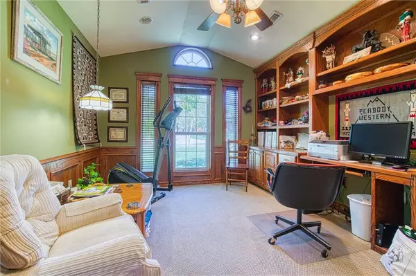 204 Foxridge, Elk City, OK 73644