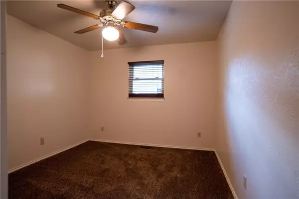 905 Kelly DR, Noble, OK 73068